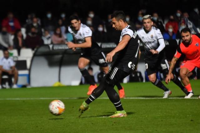 开云体育下载-中超弃将领跑西乙射手榜 40岁老将与C罗梅西齐名